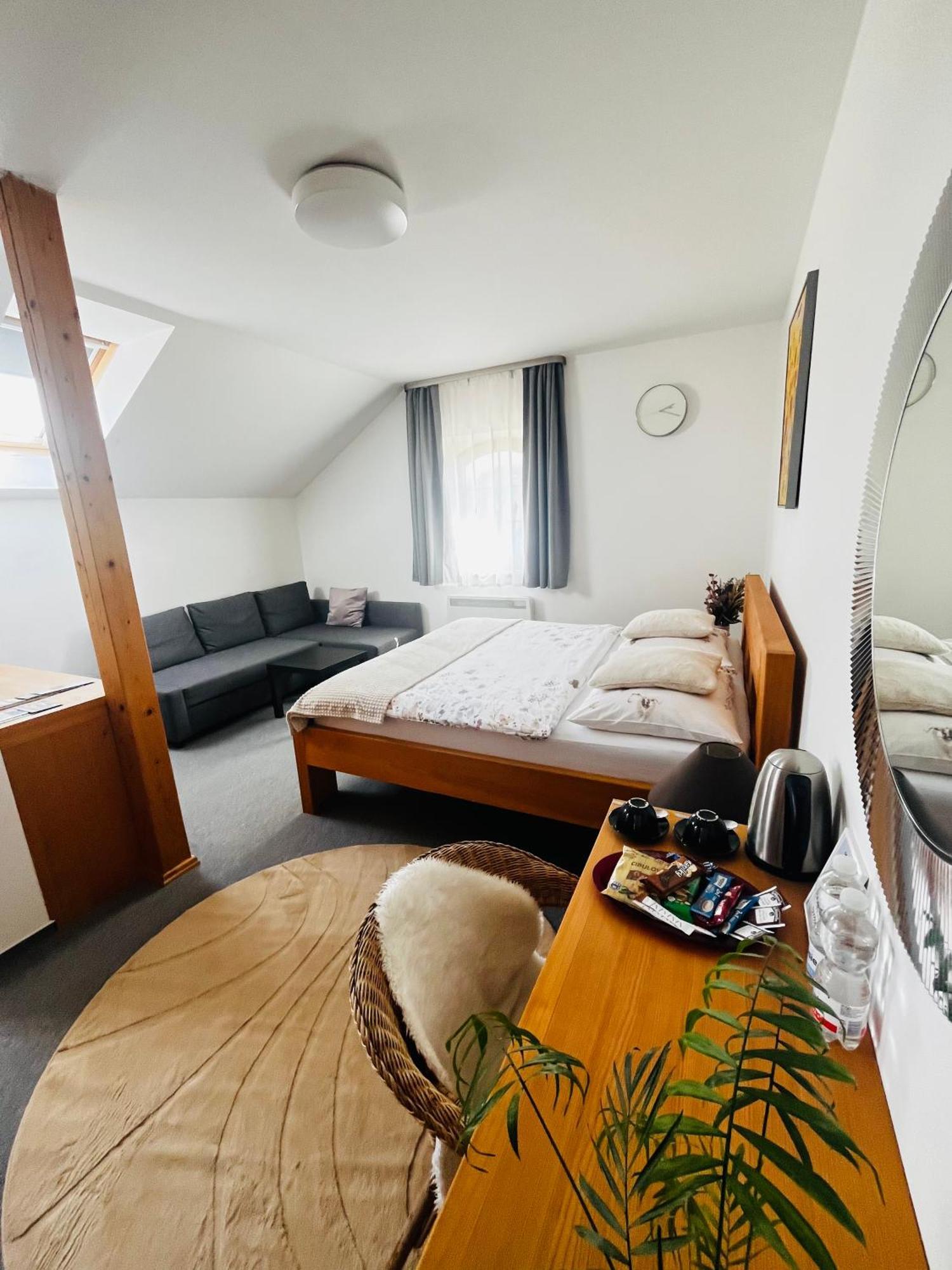 Penzion Krasny Sklep Znojmo Ngoại thất bức ảnh