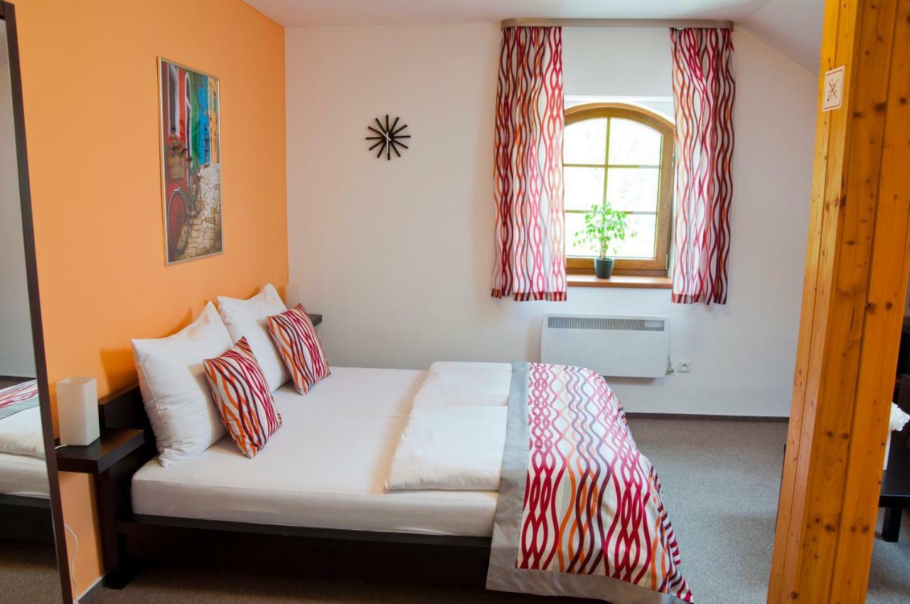 Penzion Krasny Sklep Znojmo Ngoại thất bức ảnh